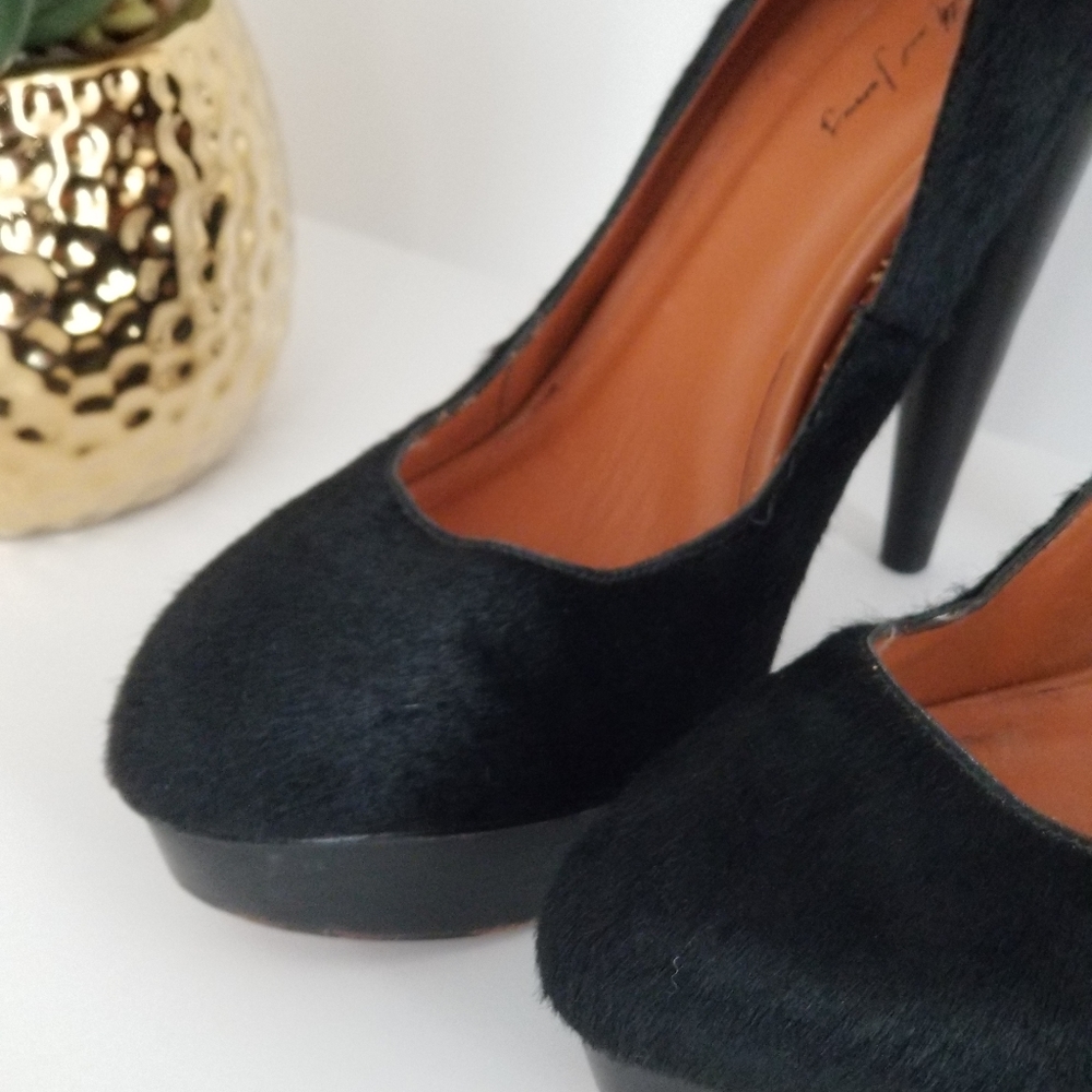 ELIZABETH & JAMES Mason Pony Hair Platform Pumps - Picture 4 of 10